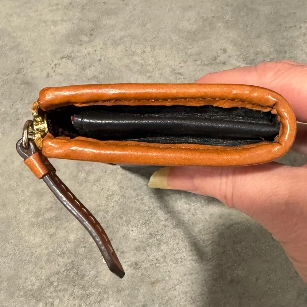 Dooney & Bourke 3/4 Zip Accordian Wallet in Black w/Tan Leather Trim! GUC!! - Picture 4 of 13